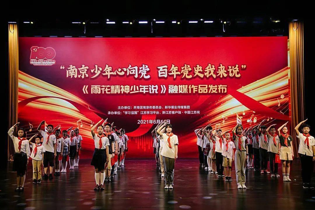 德云八队团建照片曝光,队员跟风烫头,亲密取笑大放送!